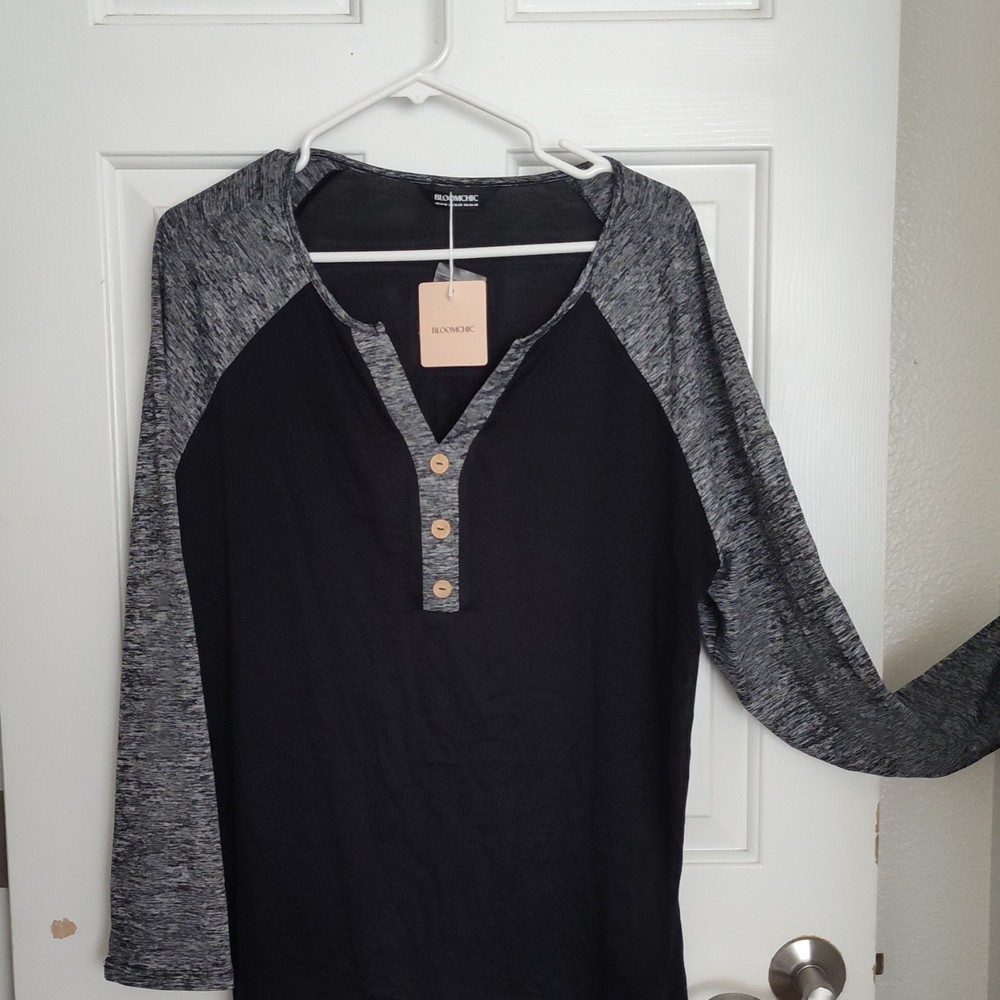 BloomChic Women’s Long Sleeve T-Shirt Black Gray Cotton Blend Knit 3 Button