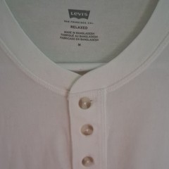 NEVER WORN Levi’s Men’s White Henley T-Shirt Short Sleeve Relaxed Fit Cotton M