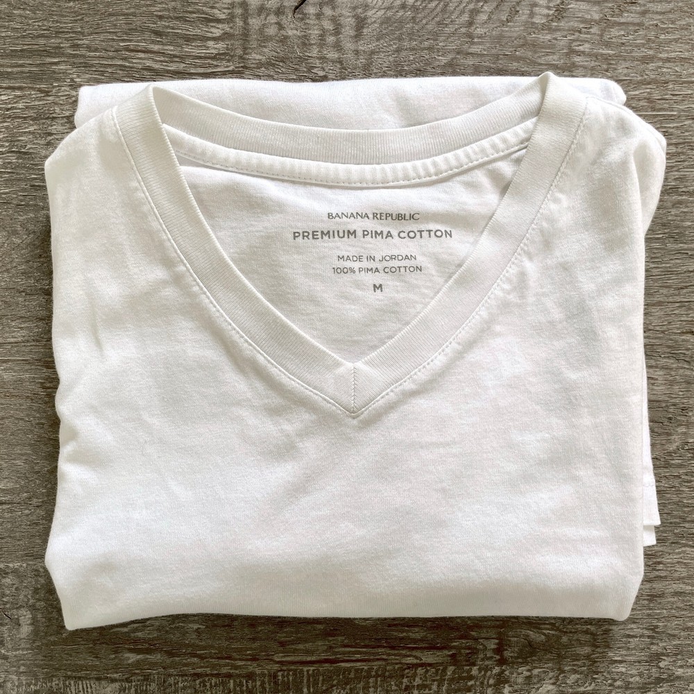 Banana Republic Men’s Short Sleeve V-Neck Premium 100% Pima Cotton T-Shirt – M
