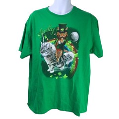 Lucky Cat Leprechaun Riding Cat Unicorn Graphic Novelty St Patrick’s Day Tee XL