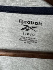 Reebok Men’s Graphic T-Shirt Size Large Gray Vertical Logo Athletic Tee