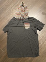 Beautiful Giant Men’s XL Black T-Shirt w/ Vibrant Colorful Striped Hood Design