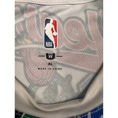 NBA All Over Print Team Logo T-Shirt Mens XL Lakers Bulls Knicks Nets Heat Multi
