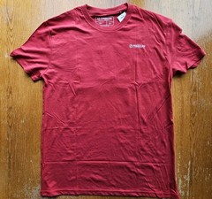 Magellan Outdoors Men’s Truck Window Lab Labrador T-shirtSize XL Red NEW NWT