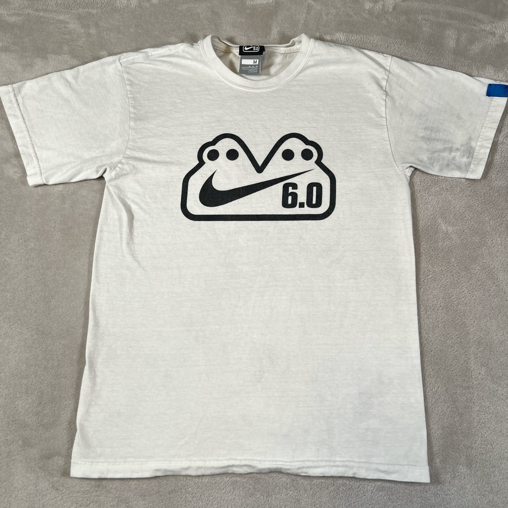 NIKE 6.0 T-Shirt Men’s Medium White Graffiti Ghosts LOGO Vintage Y2K Dunk READ*