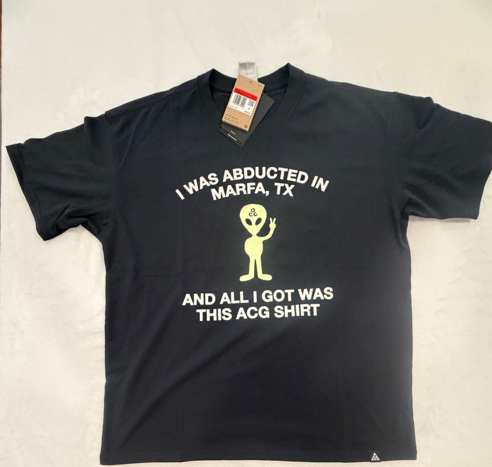 Nike ACG Alien Abduction Graphic Loose Fit T-Shirt Men’s Size Large HV2168-010