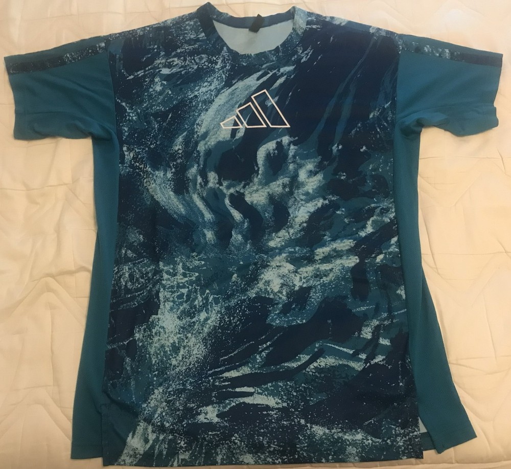 **# adidas PrimeBlue Textured Men’s Short-Sleeve Synthetic T-Shirt SIZE LG