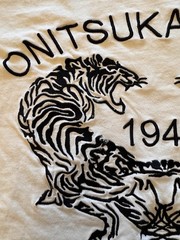 Onitsuka Tiger T-Shirt Mens Large Ivory Japan Streetwear Twin Tigers Embroidered