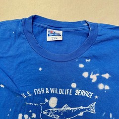 U.S. Fish & Wildlife Lab 1990 WMass Made USA Hanes XL Blue t-Shirt Bleach spots