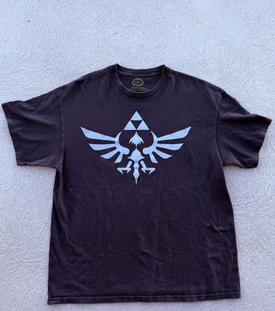 The Legend of Zelda Hylian Crest Triforce Wings Nintendo T-Shirt Black XL