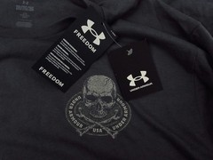 Under Armour 6009153 Men’s UA Freedom Flag Skull T-Shirt Short Sleeve Gray 2XL