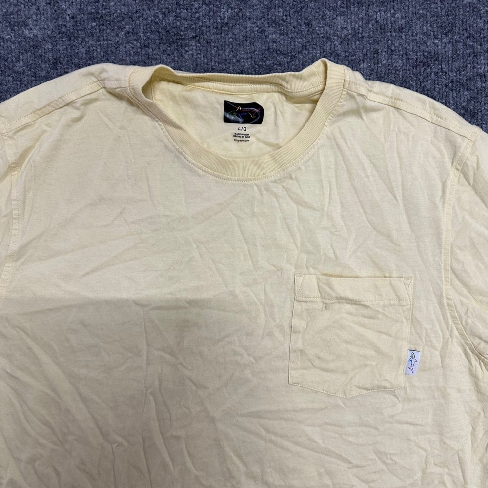 Greg Norman T Shirt Mens Size Large Yellow Short Sleeve Pocket Casual Golf Tee