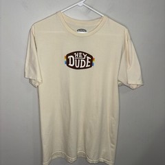 Hey Dude retro cream w/ brown stripe buckle logo tee shirt men’s size Large