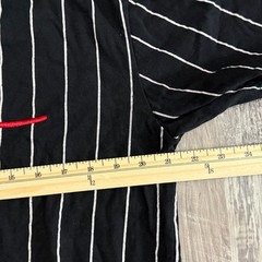 Karl Kani Black & White Pinstripe Embroidered Logo Short Sleeve Tee Mens Size M