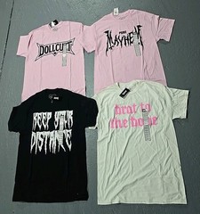 Nippy Lipstick Pink Mayhem Brat Dollcut Graphic T-Shirt Lot 4pc Medium (CC)