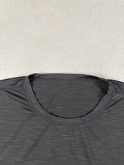 Vuori Shirt Men’s Size Medium Black Zephyr Tech Tee Gym Yoga Casual V191