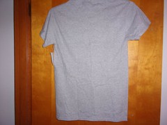 BRAND NEW GILDAN HEAVY COTTON MEN’S ” NAVY ” PRINT GRAY T ‘ SHIRT.