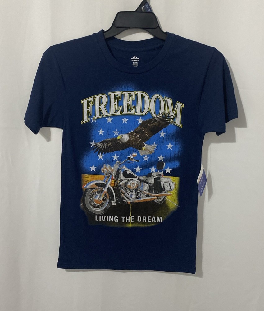 Way to Celebrate Patriotic Men’s “Freedom Living the Dream” Tee Shirt XS 30-32