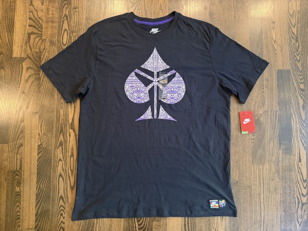 NWT Nike KOBE BRYANT Mamba Spade Logo T-Shirt Tee Size 2XL XXL (631535-011)