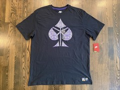NWT Nike KOBE BRYANT Mamba Spade Logo T-Shirt Tee Size 2XL XXL (631535-011)