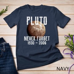 Vintage Pluto Never Forget Graphic – Funny Space Science Unisex T-shirt