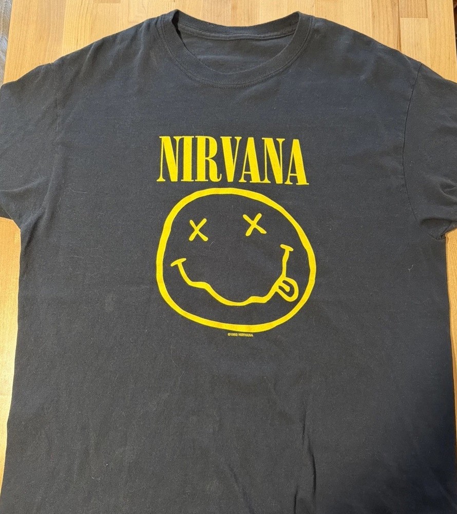 Nirvana Smiley Face shirt. Vintage 1992. No Tag Size Large.