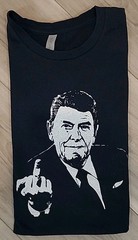 President Ronald Reagan T-Shirt Men’s XL Navy Blue Giving The Finger S/S