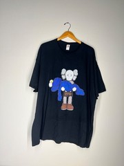 Kaws x Fruit of the Loom 3XL T-shirt – Iconic Cartoon Graphic, Streetwear VTG