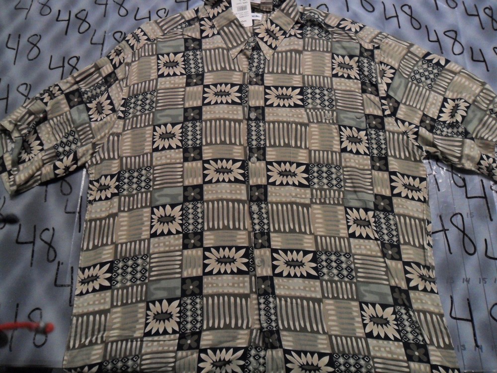 Large NWOT Pierre Cardin 100% Rayon Hawaiian Pattern￼ (fit Size XL) Shirt