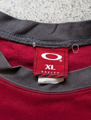 vintage Oakley t-shirt with center logo size XL