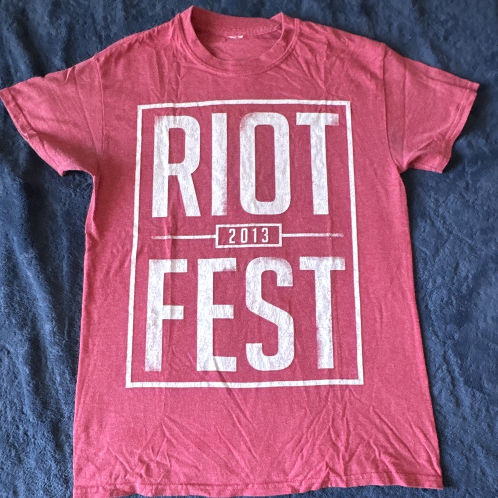 Riot Fest 2013 Pink Graphic Print Logo T-Shirt Crew Neck Short Sleeve Small