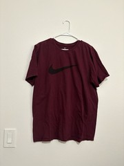 Nike Men’s Maroon Short-Sleeve Logo T-Shirt Cotton Blend Athletic Cut XL