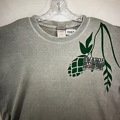 Men’s Beer T Shirt Rogue Ales & Spirits Vintage y2k Washed Out Sage Hops Malt