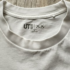KAWS x UNIQLO UT Graphic T-shirt Mens Size Small XX Logo Short Sleeve Unisex Tee