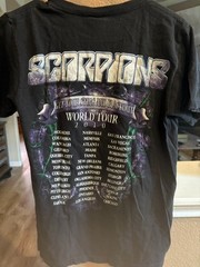 Used vintage concert t shirt. Size is small.