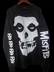 MISFITS LONG SLEEVE ON SHAKA HEAVYWEIGHT