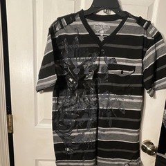 Denim & Rivers T-Shirt Black Gray Striped Men’s V-Neck Pocket Short Sleeve M