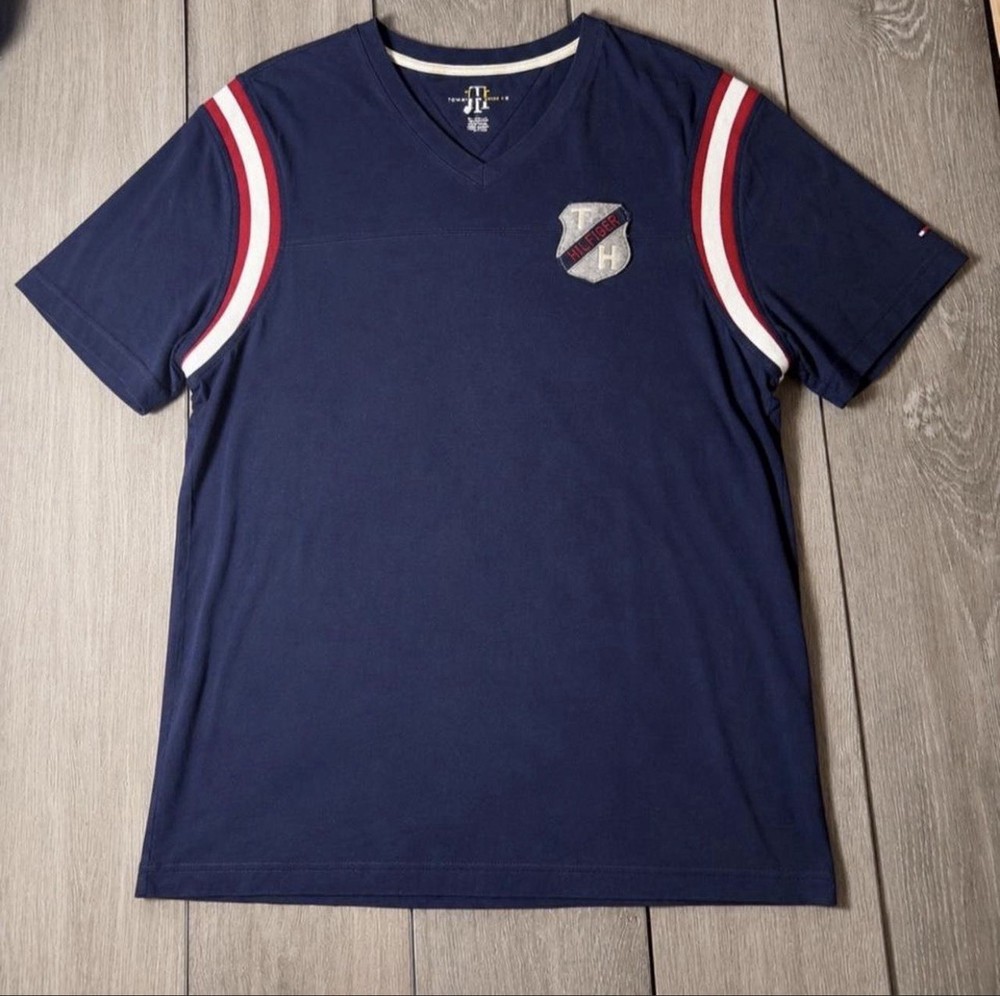Tommy Hilfiger V-Neck T-Shirt Men’s XL Navy Blue Stripe Sleeve Crest Logo Casual