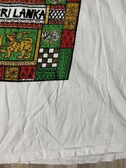 Vintage 90s Sri Lanka Art Tee White T-shirt Elephant Peacock Size Large M/L