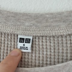 Uniqlo Waffle Knit Shirt Mens XS Beige Crewneck Neutral Long Sleeve Short Hem