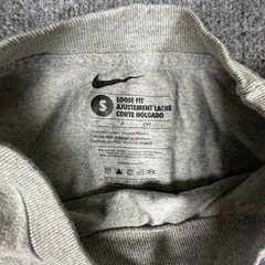 Nike T-Shirt Mens Size Small Grey Loose Fit Short Sleeve Swoosh Logo Athletic