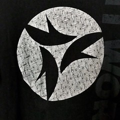 It Works Adult Size Large Black Steel Diamond Metallic Plate Cotton Logo T-Shirt