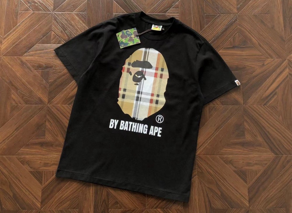 A Bathing Ape Mens Black Logo Graphic Crewneck T-Shirt
