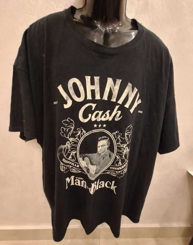 Johnny Cash The Man in Black Graphic T-Shirt Black Size 2XL Country Music Band