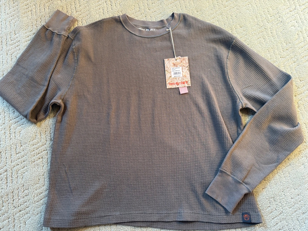 Free Planet Men’s Med Gray Long Sleeve Cropped Boxy Fit Textured T-shirt NWT