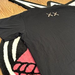 KAWS x UNIQLO UT Short Sleeve Graphic T-Shirt – US Size XL – As Pictured