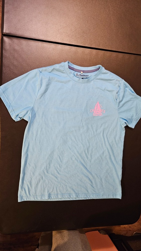 Chubbies Graphic Island T-Shirt Mens S Blue/Pink The Weekend Has Arrived