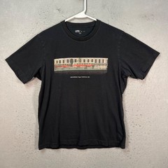 Uniqlo UT Mens Size Large Czech Republic Art Graphic T Shirt Black 100% Cotton