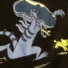 Ripple Junction Alien Xenomorph & Jones Cartoon Graphic T-Shirt (Men’s XL/Black)