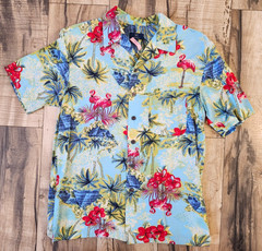Men’s Hawaiian Button Up Shirt, Small, great shape. Combine Shipping